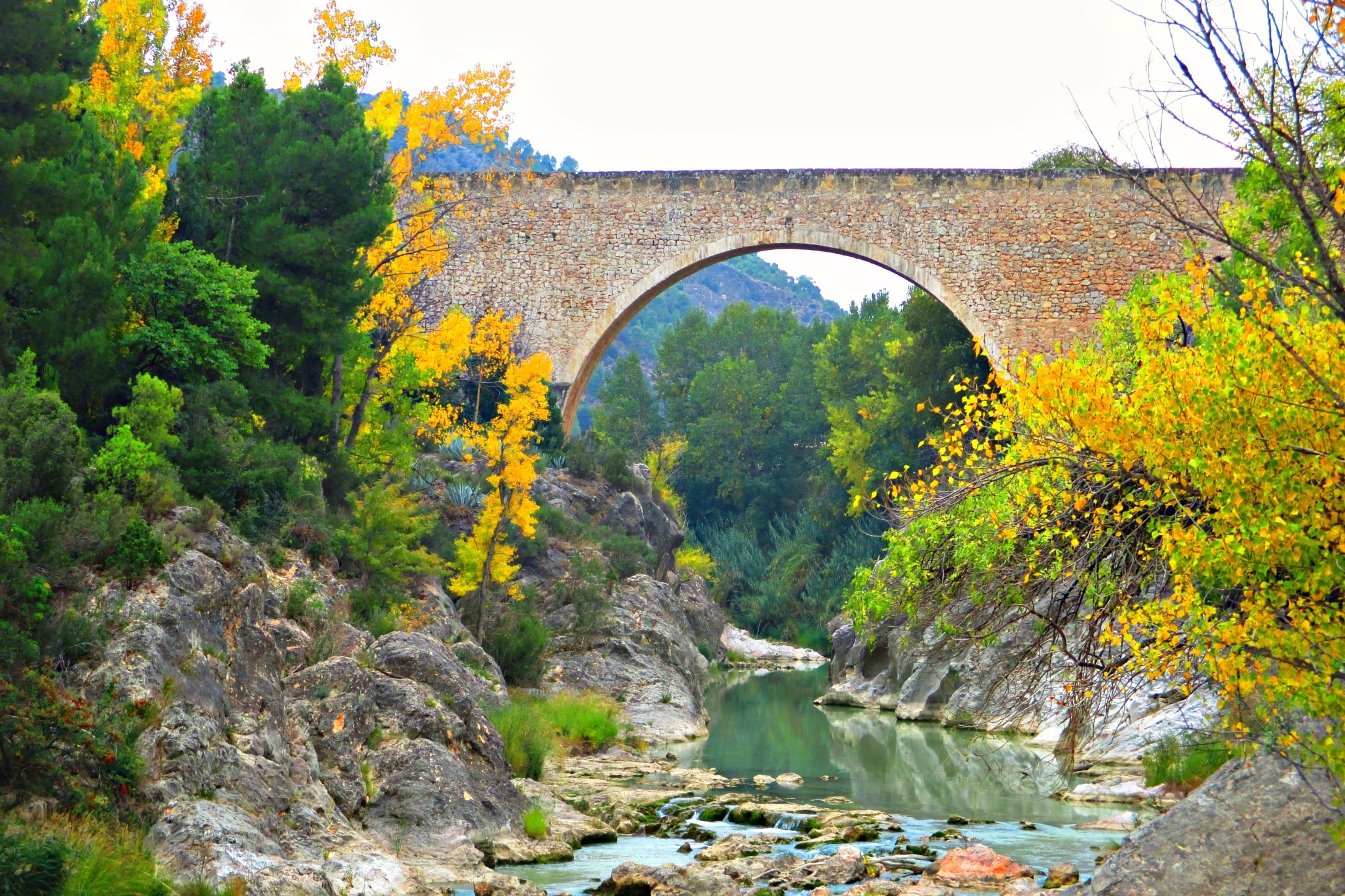 13) OCTUBRE EN EL PUENTE NUEVO